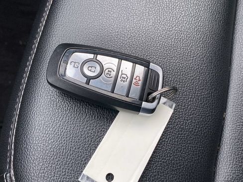 Used 2020 Ford Explorer XLT w/ Equipment Group 202A AWD/4WD image 9