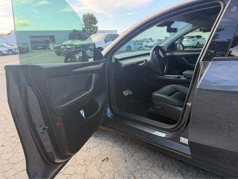 Used 2023 Tesla Model Y Performance AWD/4WD image 5