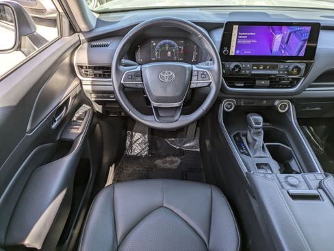 Used 2024 Toyota Grand Highlander XLE image 19