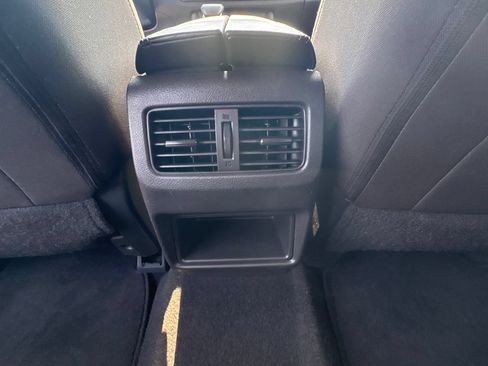 Used 2024 Nissan Rogue S AWD/4WD image 33