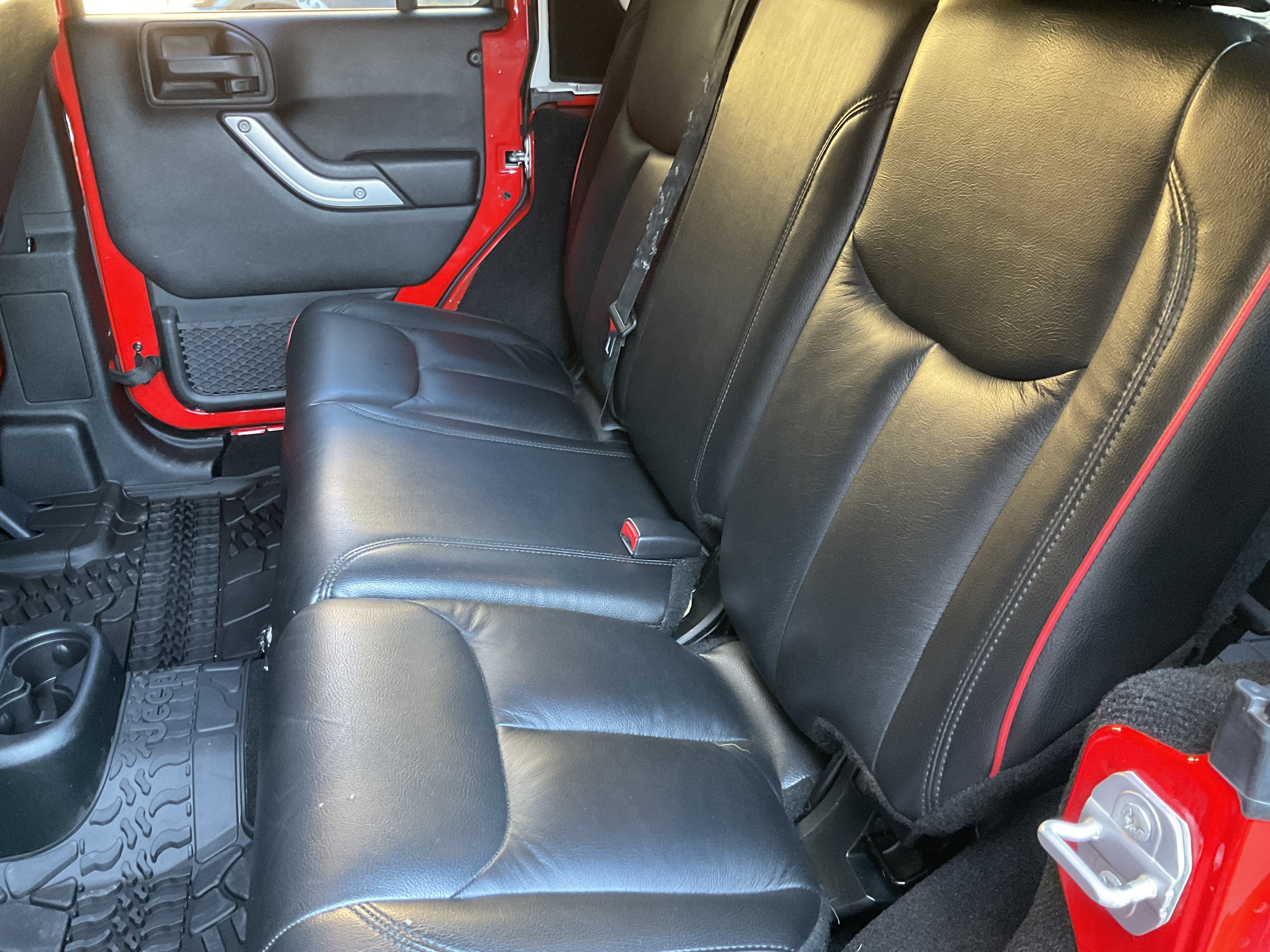 Used 2018 Jeep Wrangler Unlimited Rubicon w/ Cold Weather Group AWD/4WD image 34