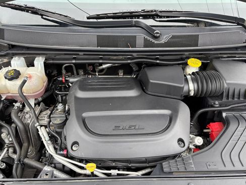 Used 2022 Chrysler Pacifica Touring-L FWD image 35