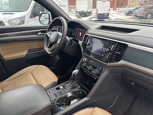 Used 2022 Volkswagen Atlas Cross Sport SE image 31