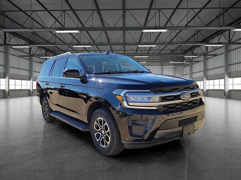 Used 2024 Ford Expedition XLT image 6