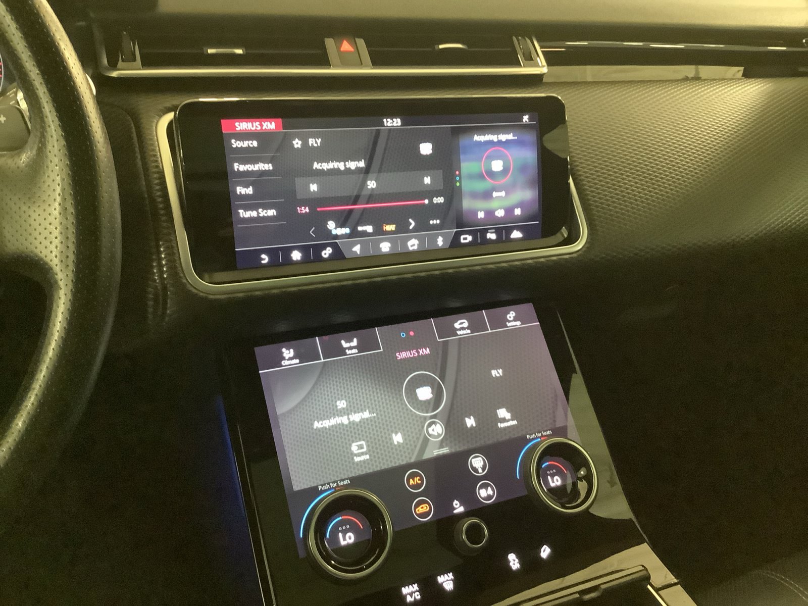Used 2018 Land Rover Range Rover Velar S AWD/4WD image 15