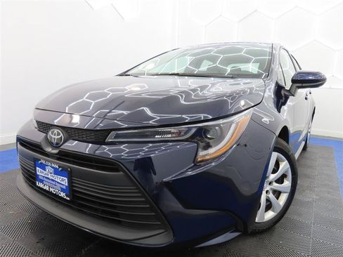 Used 2025 Toyota Corolla LE FWD image 1