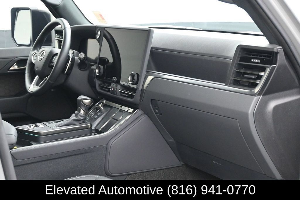 Used 2025 Lexus GX 550 w/ Accessory Package (2T) AWD/4WD image 6