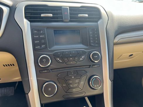 Used 2015 Ford Fusion SE image 10