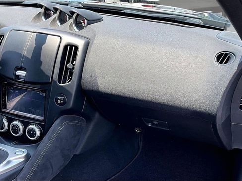 Used 2014 Nissan 370Z Touring RWD image 17