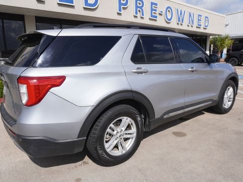 Used 2022 Ford Explorer XLT w/ Equipment Group 202A image 6