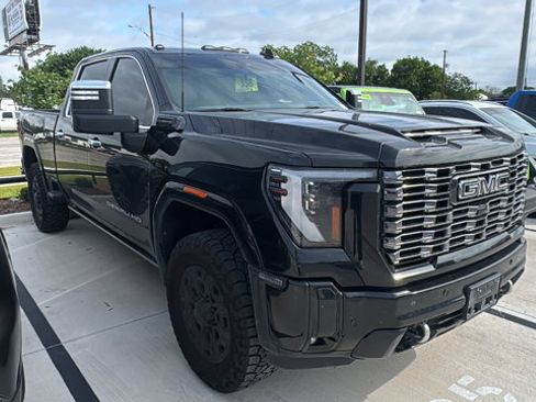 Used 2025 GMC Sierra 2500 Denali Ultimate w/ Max Trailering Package AWD/4WD image 3