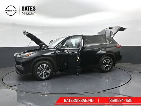 Used 2022 Toyota Highlander XLE image 51