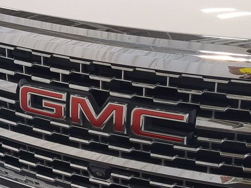 Used 2023 GMC Acadia Denali w/ Denali Technology Package AWD/4WD image 15