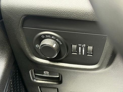 Used 2024 Jeep Grand Cherokee L Altitude AWD/4WD image 14
