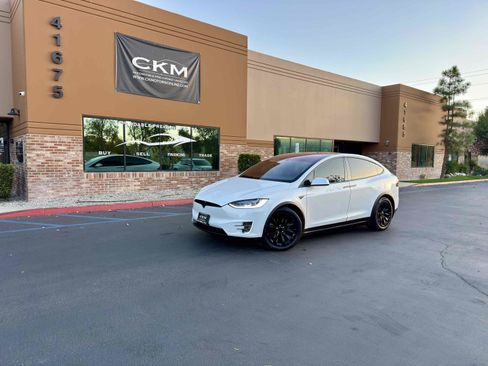 Used 2016 Tesla Model X 90D image 2