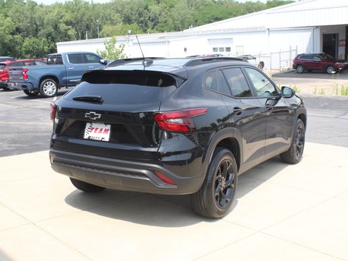 New 2026 Chevrolet Trax LT w/ Driver Confidence Package FWD image 4