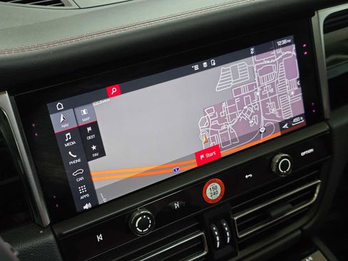 Used 2024 Porsche Macan image 33