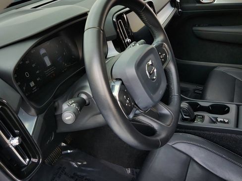 Used 2020 Volvo XC40 T4 Momentum FWD image 21