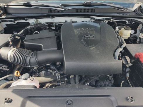 Used 2022 Toyota Tacoma SR5 w/ Technology Package RWD image 34