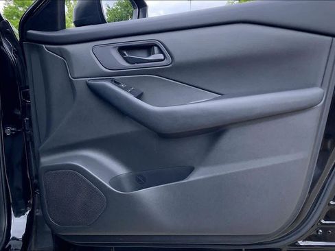 Used 2024 Nissan Rogue S FWD image 21
