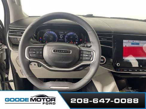 Used 2022 Jeep Wagoneer Series II AWD/4WD image 12