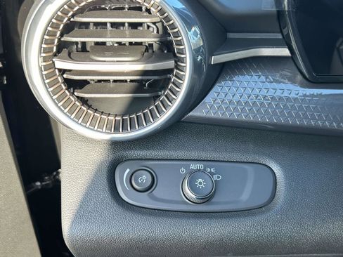 New 2026 Chevrolet Trax ACTIV w/ Sunroof Package image 18