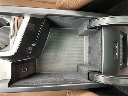 Certified 2024 Volvo XC60 T8 Plus w/ Protection Package Premier image 21