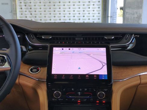 New 2025 Jeep Grand Cherokee Summit image 19