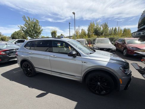 Used 2020 Volkswagen Tiguan SE R-Line FWD image 4