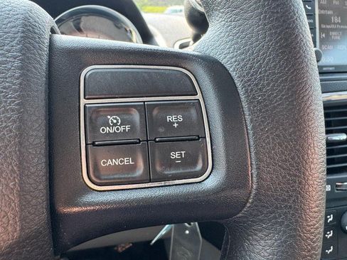 Used 2019 Dodge Grand Caravan SE w/ UConnect Hands-Free Group FWD image 19