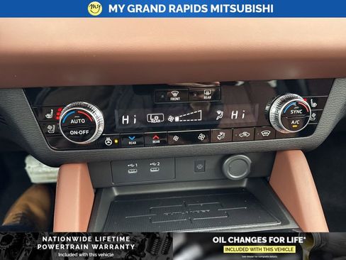 New 2026 Mitsubishi Outlander SEL image 24