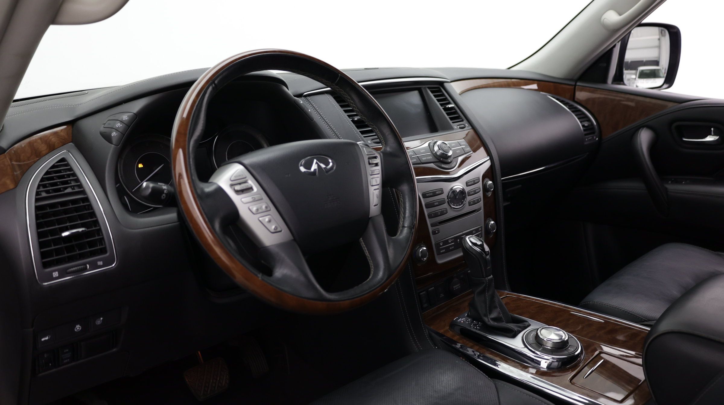 Used 2018 INFINITI QX80 4WD w/ Driver Assistance Package image 15