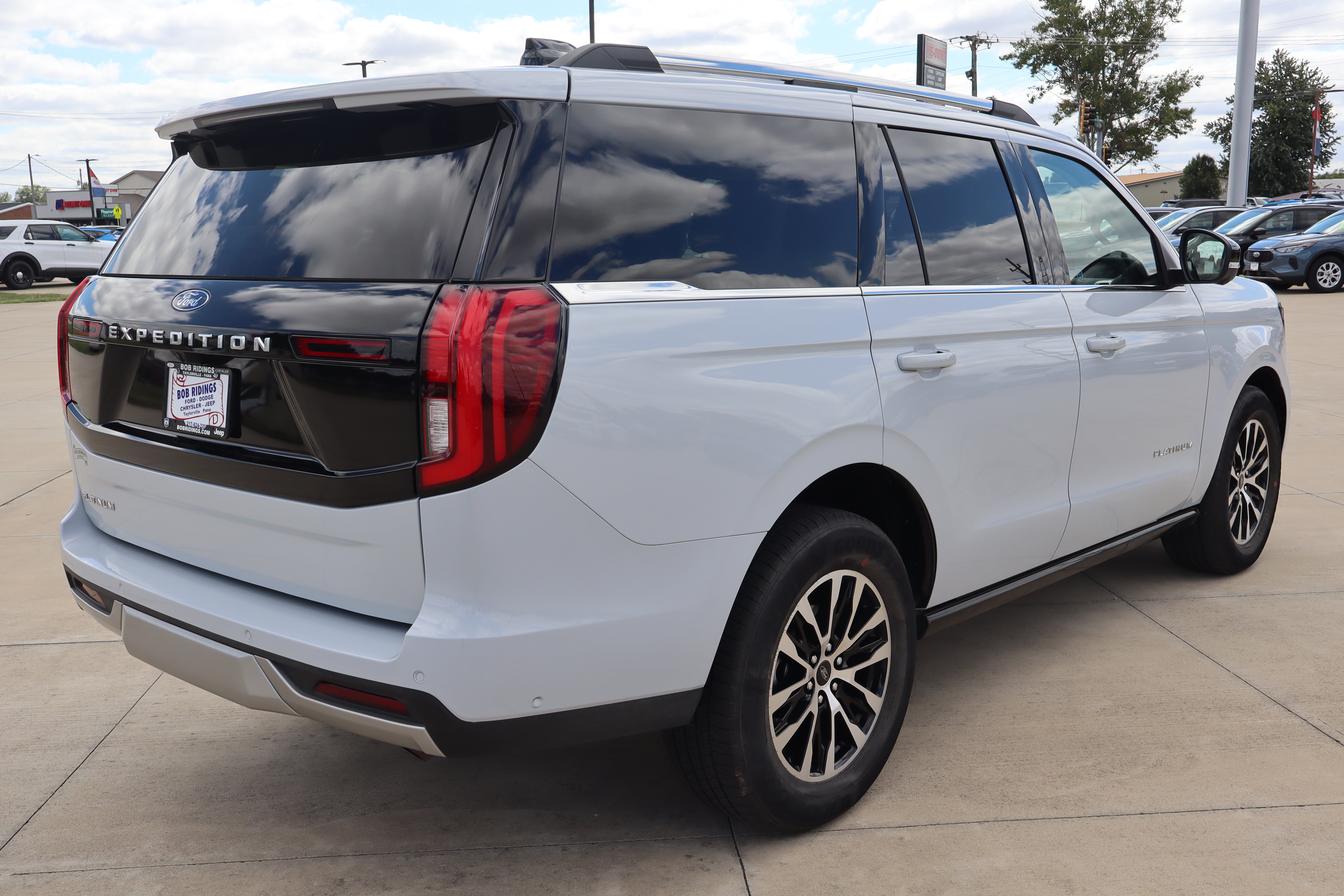 Used 2025 Ford Expedition Platinum AWD/4WD image 6