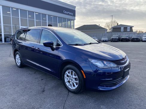 Used 2019 Chrysler Pacifica LX image 8