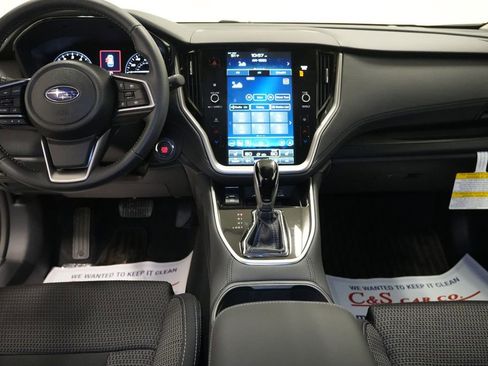 Used 2025 Subaru Outback Premium image 39