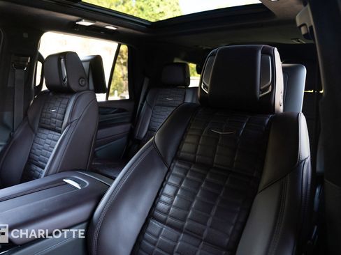 Used 2023 Cadillac Escalade V w/ LPO, ONYX Package image 17