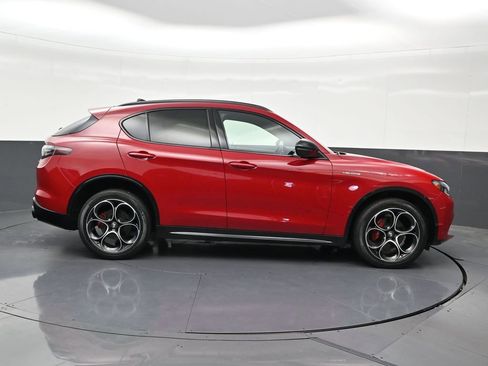 Used 2024 Alfa Romeo Stelvio Veloce AWD/4WD image 7