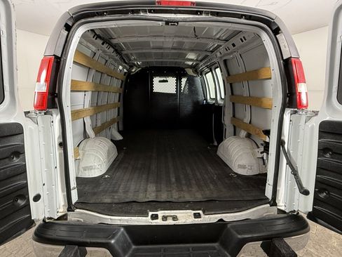 Used 2022 GMC Savana 2500 w/ Driver Convenience Package image 8