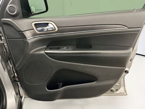 Used 2016 Jeep Grand Cherokee Limited image 35