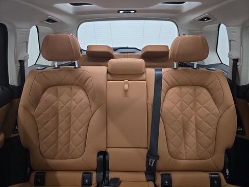 Used 2025 BMW X7 xDrive40i w/ Premium Package AWD/4WD image 32