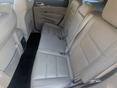 Used 2011 Jeep Grand Cherokee Limited image 19