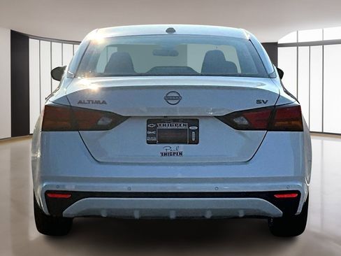Used 2024 Nissan Altima 2.5 SV image 5