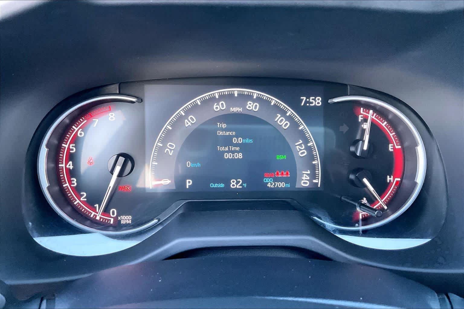 Used 2025 Toyota RAV4 XLE FWD image 25