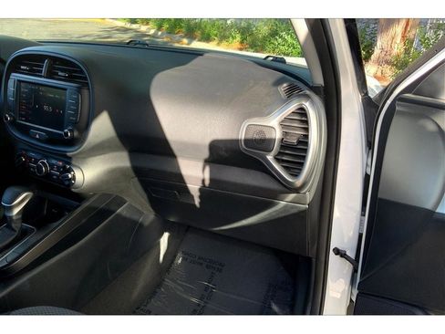 Used 2024 Kia Soul LX w/ Option Group 015 image 16