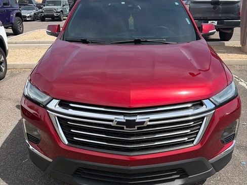 Used 2023 Chevrolet Traverse LT AWD/4WD image 2