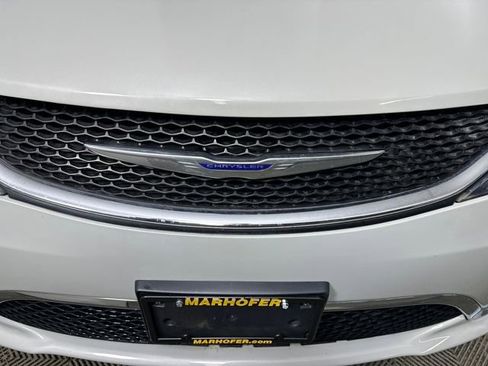 Used 2019 Chrysler Pacifica Touring Plus w/ Tire & Wheel Group image 9