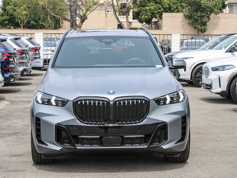 New 2026 BMW X5 xDrive50e image 2