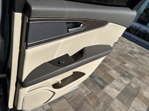 Used 2017 Lincoln MKX Select image 22