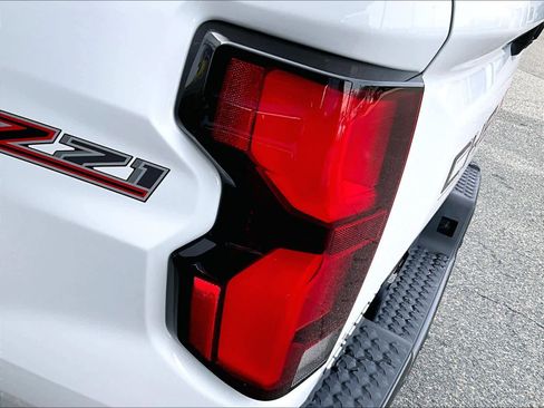 Used 2023 Chevrolet Colorado Z71 w/ Z71 Convenience Package 2 image 35