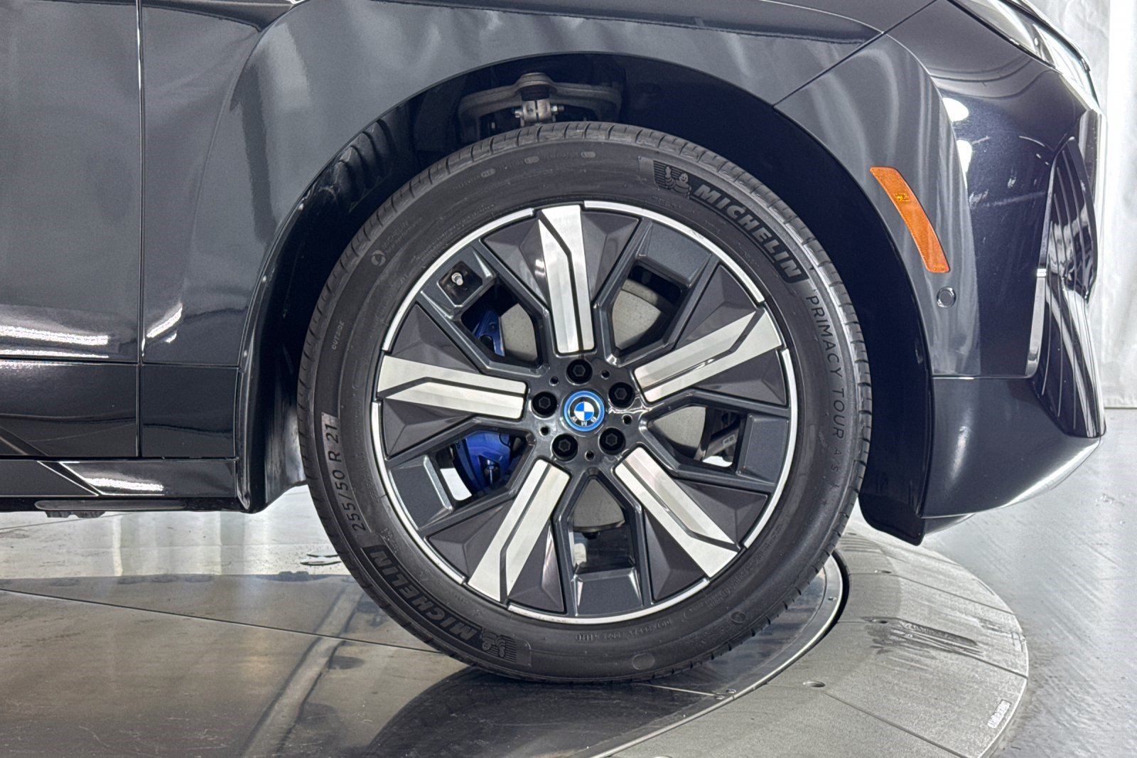 Used 2025 BMW iX xDrive50 AWD/4WD image 13
